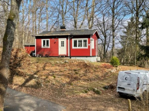 Totalrenoverad liten stuga